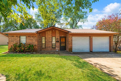 Photo of 1165 22 nd St, Paris, TX 75460 (MLS # 21391884)