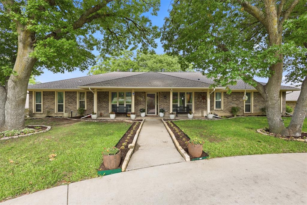 708 Forest Trace