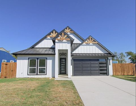 2521 Bruce Street Fort Worth TX 76111