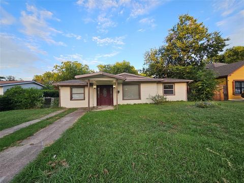 Photo of 118 Fielding Drive, Mesquite, TX 75149 (MLS # 21176067)