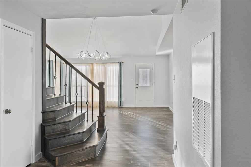 3872 Dalston Lane