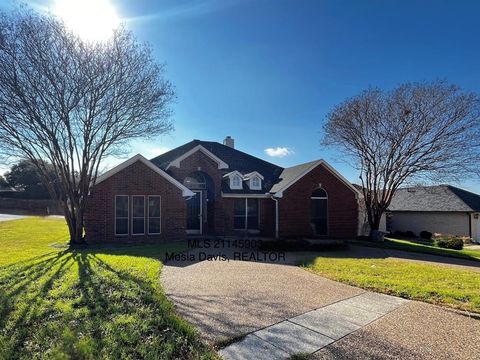 Photo of 7313 Chambers Lane, Fort Worth, TX 76179 (MLS # 21145903)