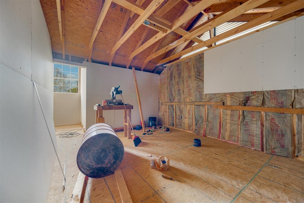 A166 R CRAVENS SURVEY - Residential