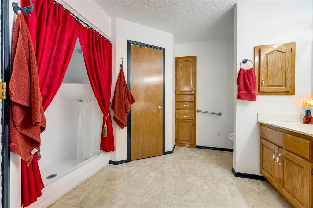 A166 R CRAVENS SURVEY - Residential