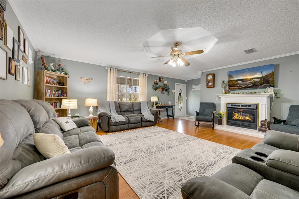 A166 R CRAVENS SURVEY - Residential