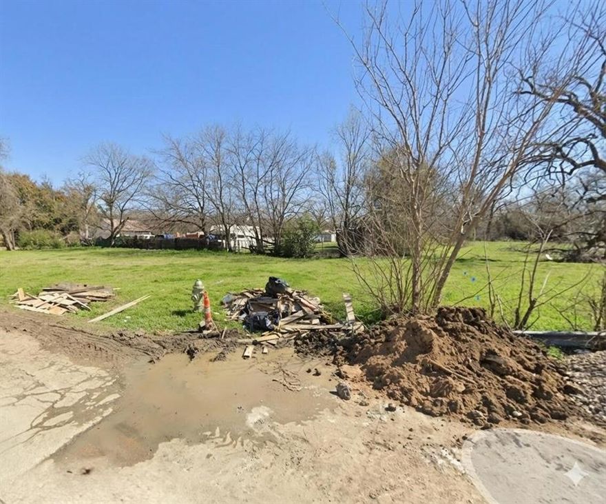 Build-ready residential lot offering an opportunity to build or invest within close proximity to the Dallas core and major thoroughfares. No existing structures. Clean title. Residential infill location with nearby redevelopment activity. Utilities are available in the area; buyer to verify connection requirements.