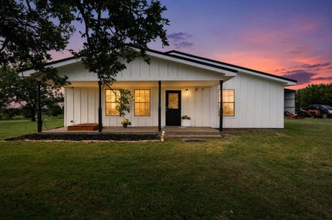 Photo of 692 Plemons Drive, Henrietta, TX 76365 (MLS # 21419009)