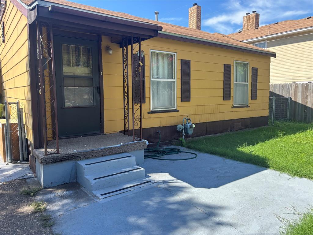 3720 Live Oak Avenue