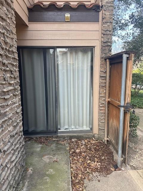 Preston Oaks Crossing Condos 01 & 02 - Residential Lease