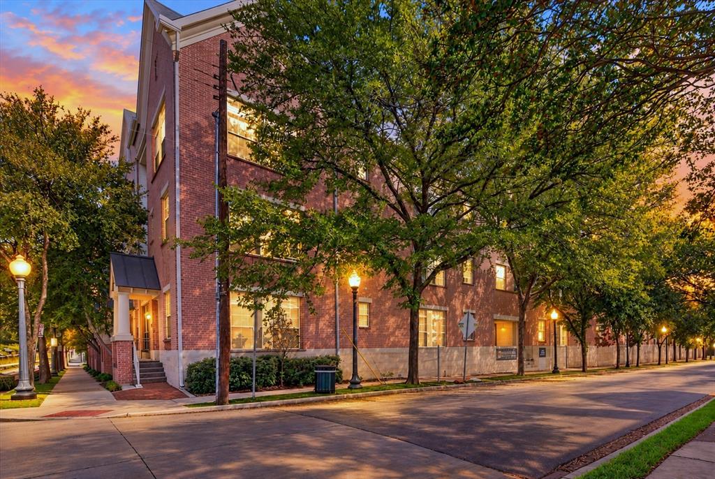 Photo of 2305 Worthington Street #202, Dallas, TX 75204 (MLS # 21419715)