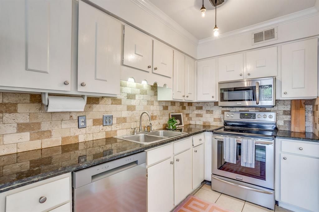 901 Roaring Springs Road