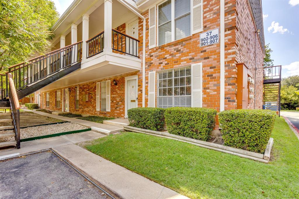 Photo of 901 Roaring Springs Road, Fort Worth, TX 76114 (MLS # 21383576)
