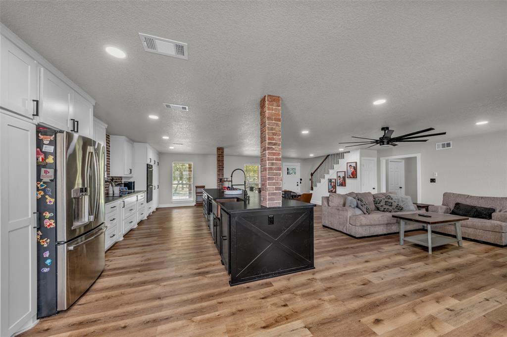 725 Hunter Trail