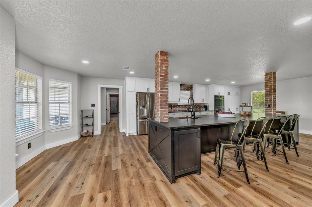 725 Hunter Trail