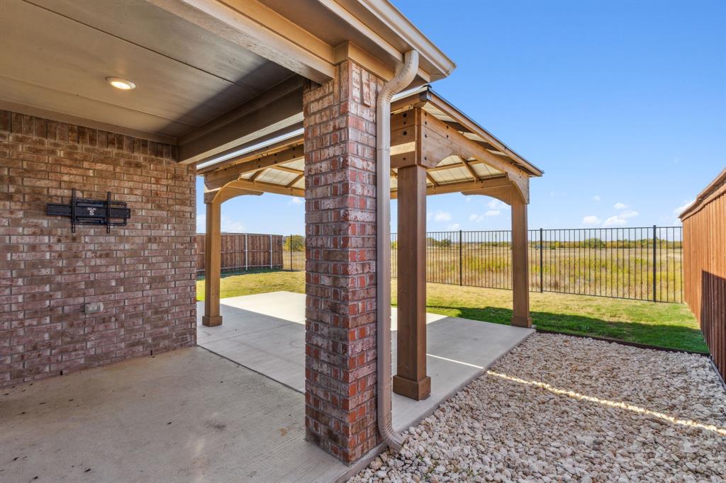 Chalk Hill, Ph 1 - Residential Lease