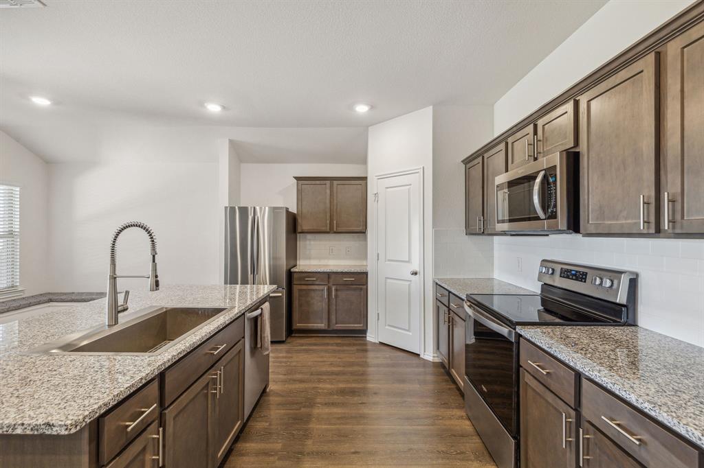 Chalk Hill, Ph 1 - Residential Lease