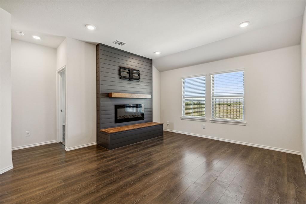 Chalk Hill, Ph 1 - Residential Lease