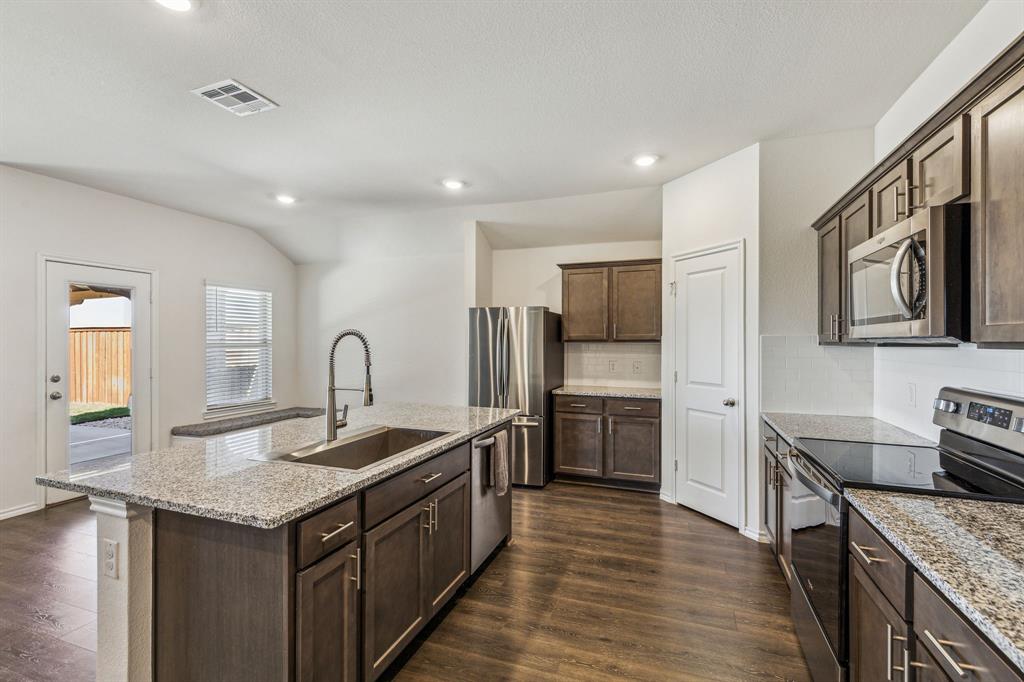 Chalk Hill, Ph 1 - Residential Lease