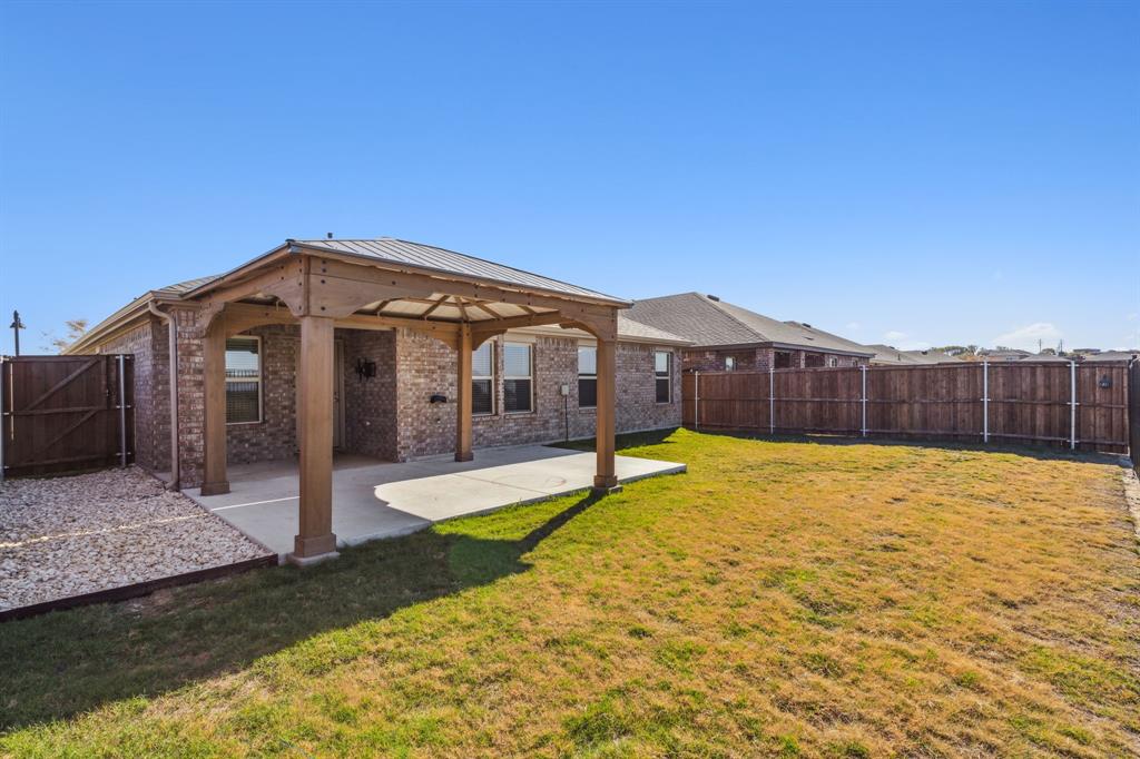 Chalk Hill, Ph 1 - Residential Lease