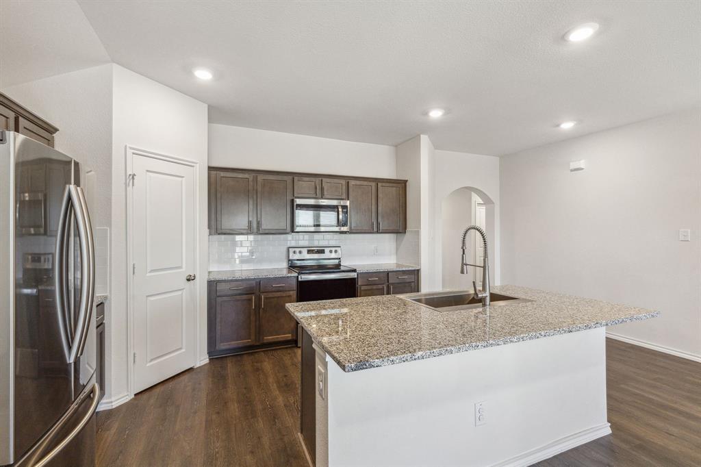 Chalk Hill, Ph 1 - Residential Lease