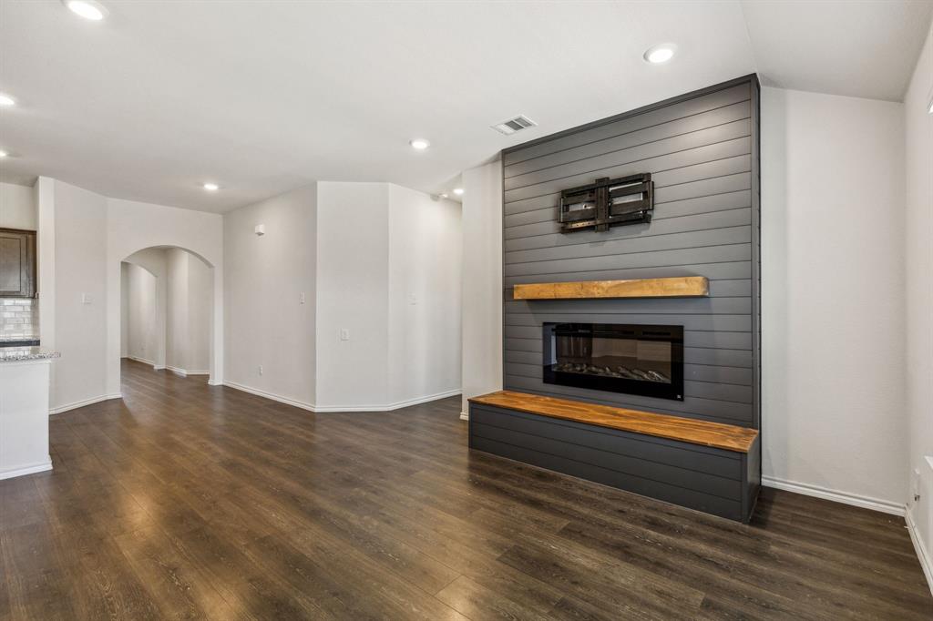 Chalk Hill, Ph 1 - Residential Lease