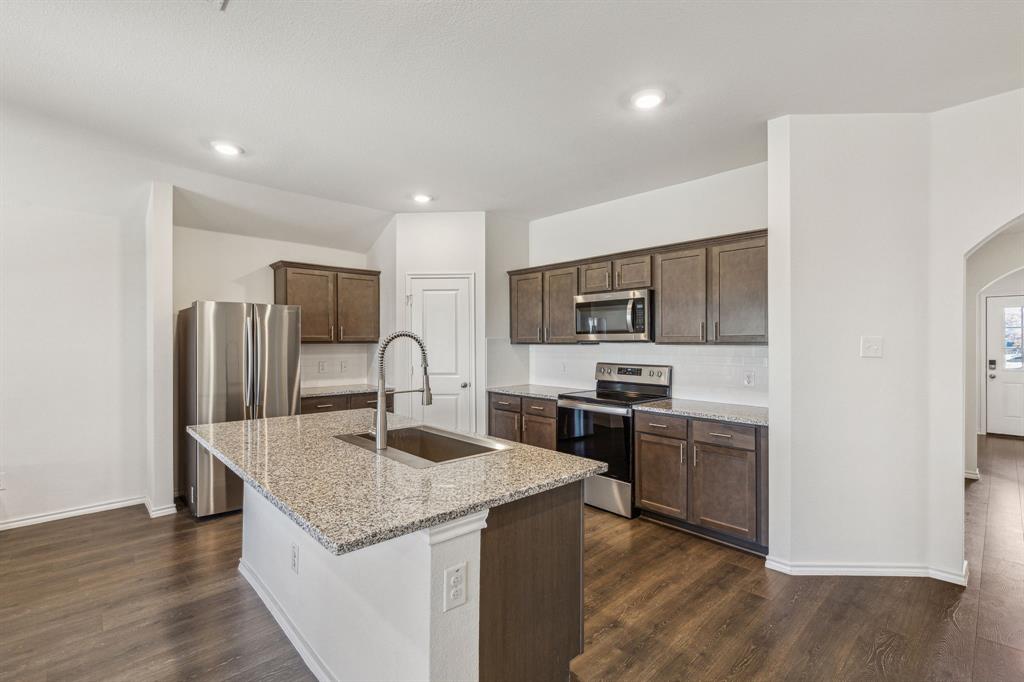 Chalk Hill, Ph 1 - Residential Lease