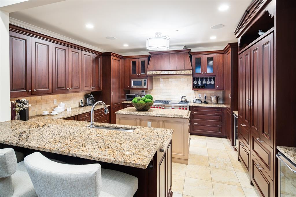 Tower & Regency Row Residence Condo - Residential