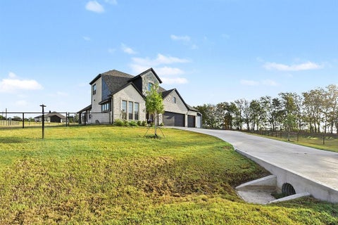 Photo of 8 Beech Street, Howe, TX 75459 (MLS # 21386071)