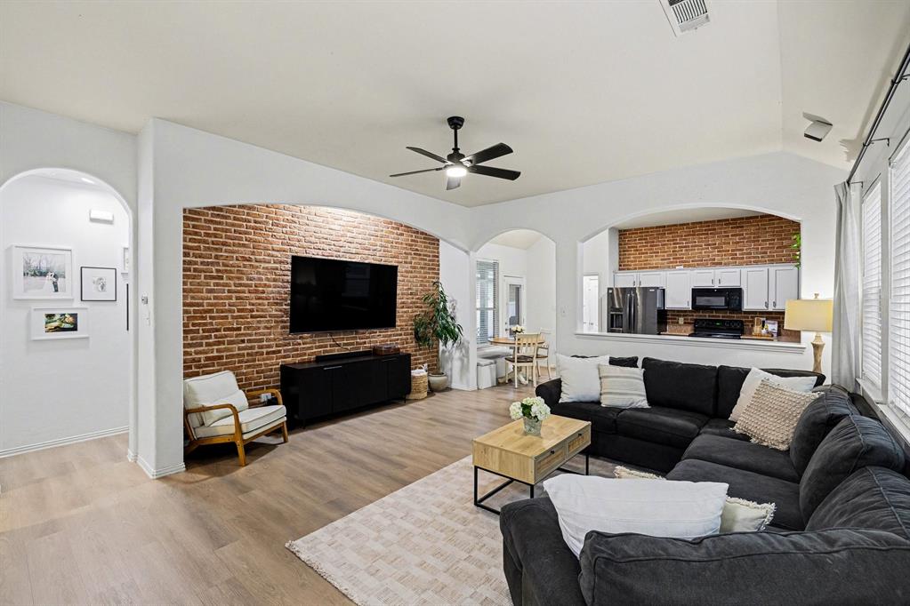 10013 Lexington Drive