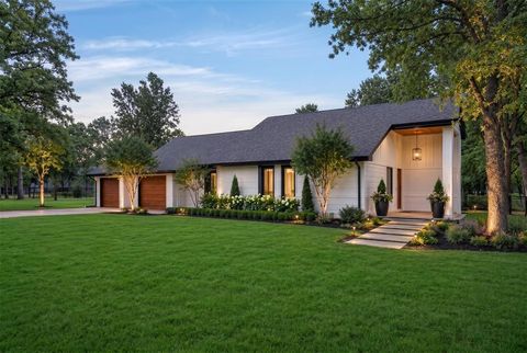 Photo of 172 Colonial Drive, Mabank, TX 75156 (MLS # 21252677)