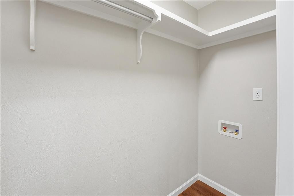 Lake Brenda - Residential