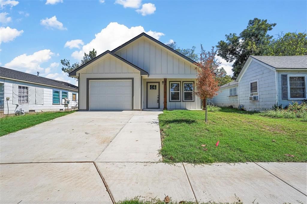 Photo of 413 S Willow Street, Sherman, TX 75090 (MLS # 21209048)