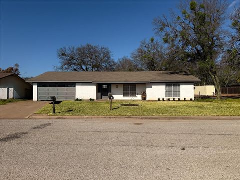 1033 Royal Lane Graham TX 76450