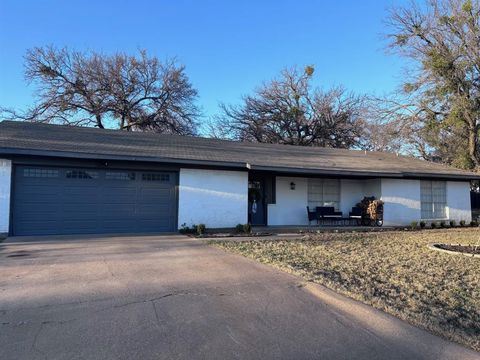 1033 Royal Lane Graham TX 76450