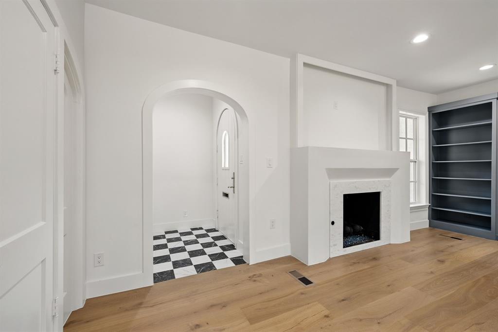 3207 Mockingbird Lane