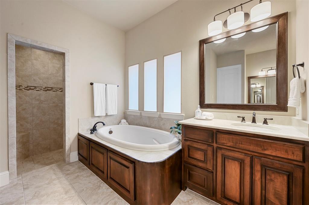 Allen, Texas 75013, United States, 5 Bedrooms Bedrooms, ,6 BathroomsBathrooms,Residential,Pending,84337