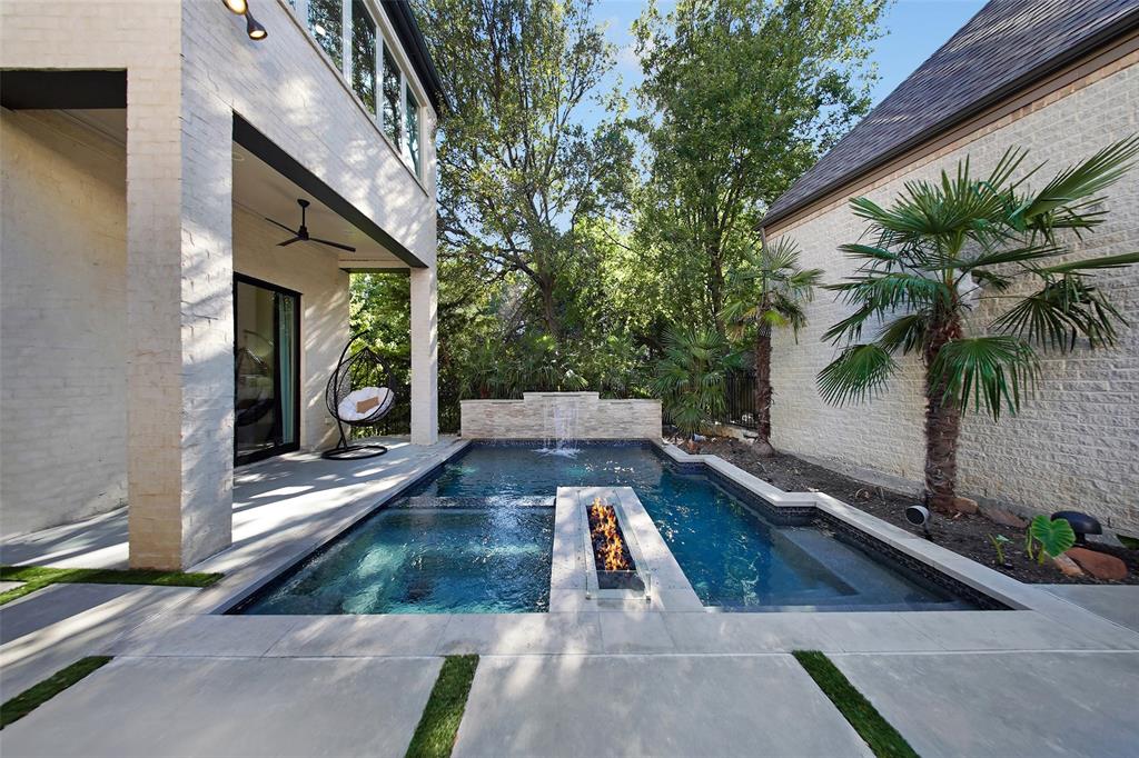 Lawn at Glen Abbey - Residential