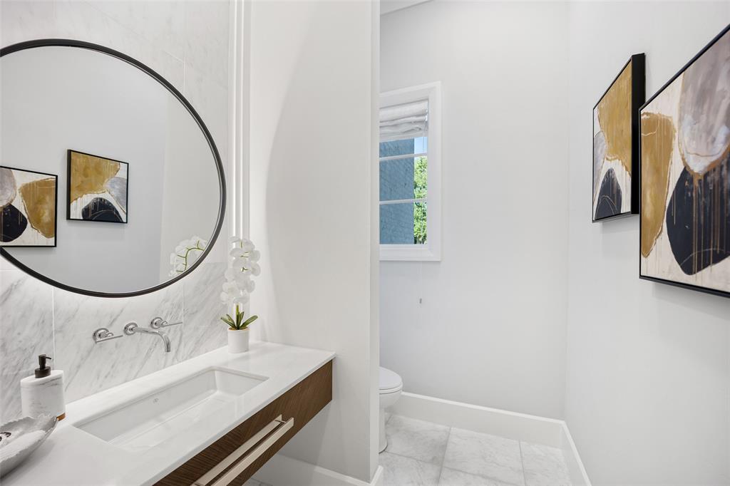 Lawn at Glen Abbey - Residential