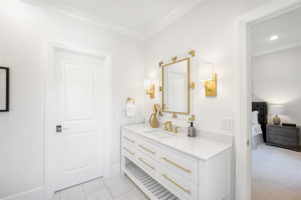 Lawn at Glen Abbey - Residential