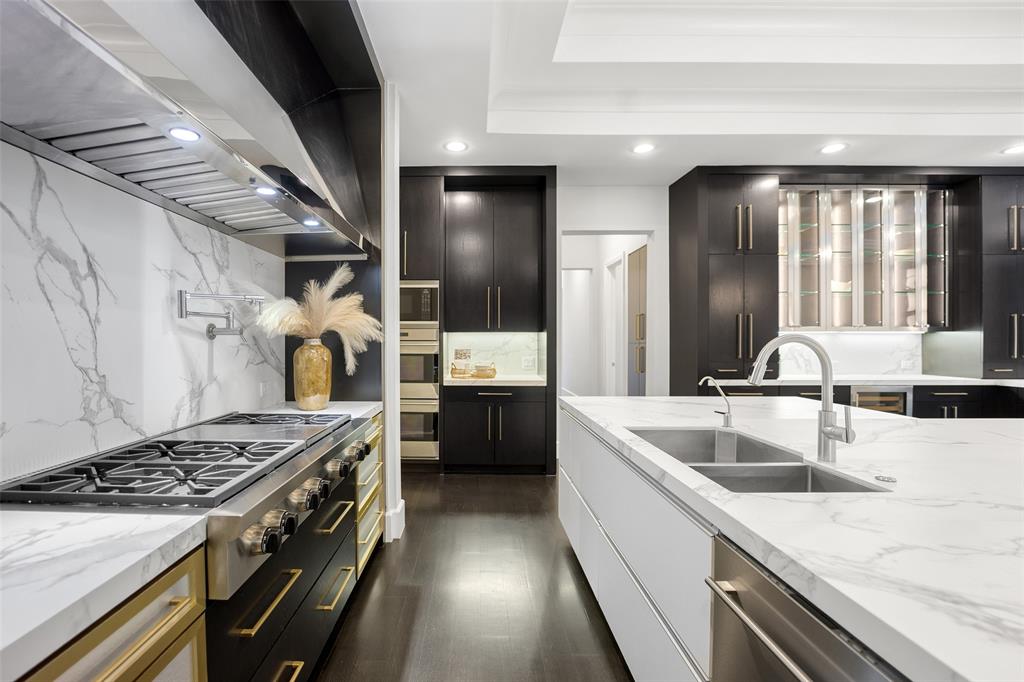 Lawn at Glen Abbey - Residential