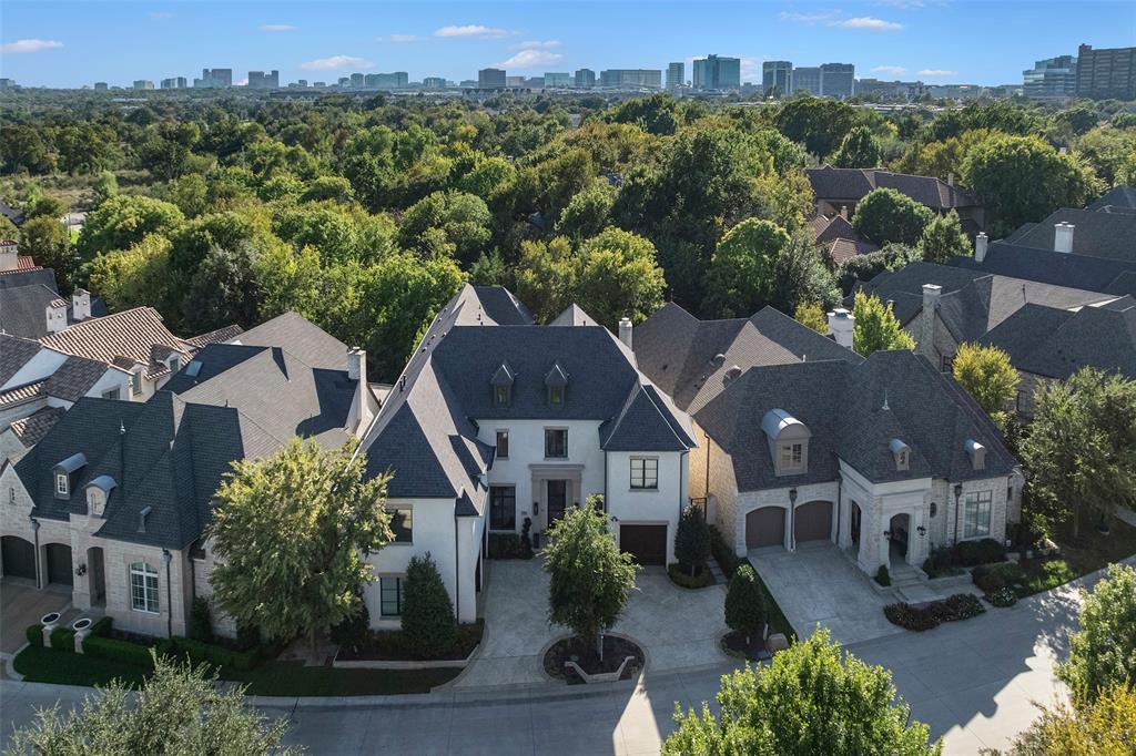 Lawn at Glen Abbey - Residential