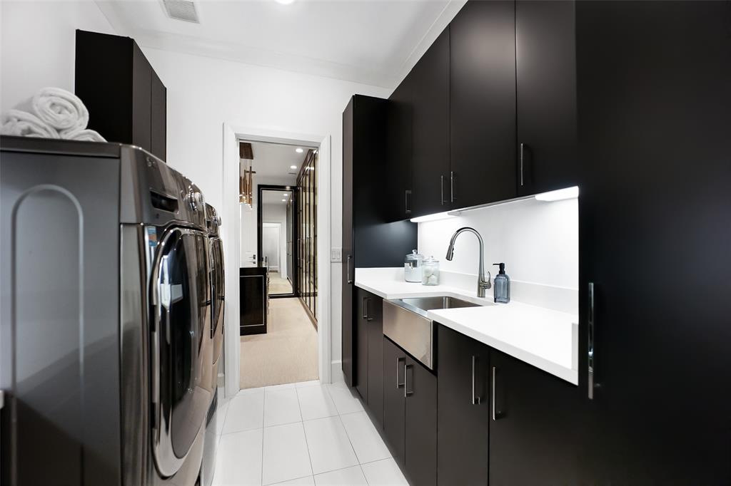 Lawn at Glen Abbey - Residential