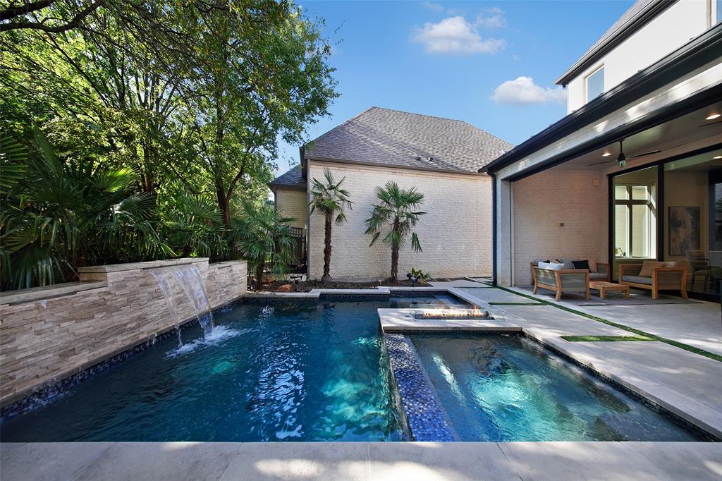 Lawn at Glen Abbey - Residential