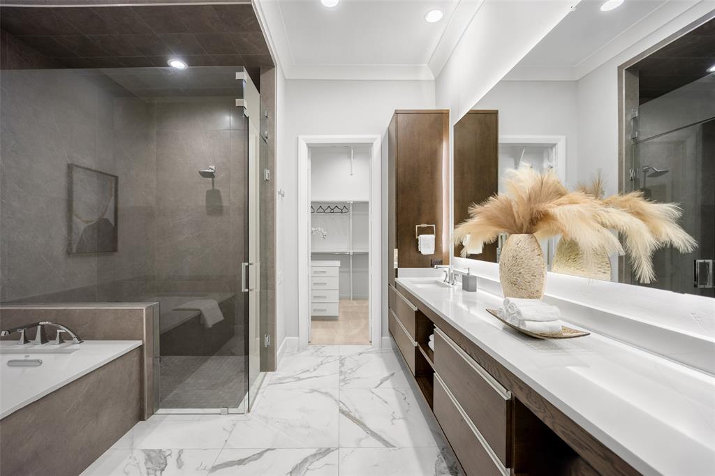 Lawn at Glen Abbey - Residential