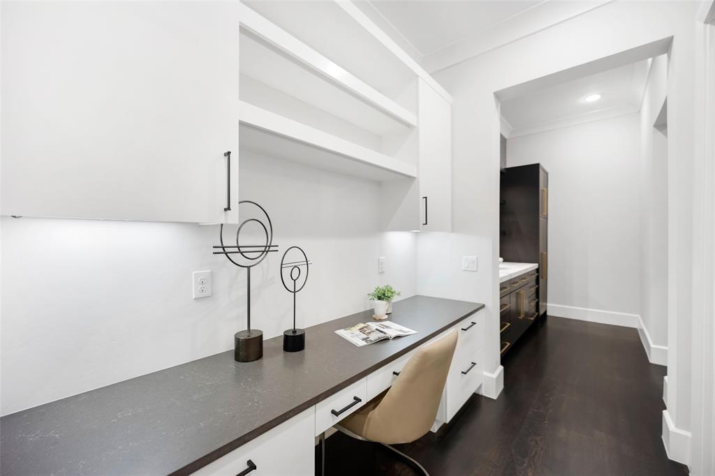 Lawn at Glen Abbey - Residential