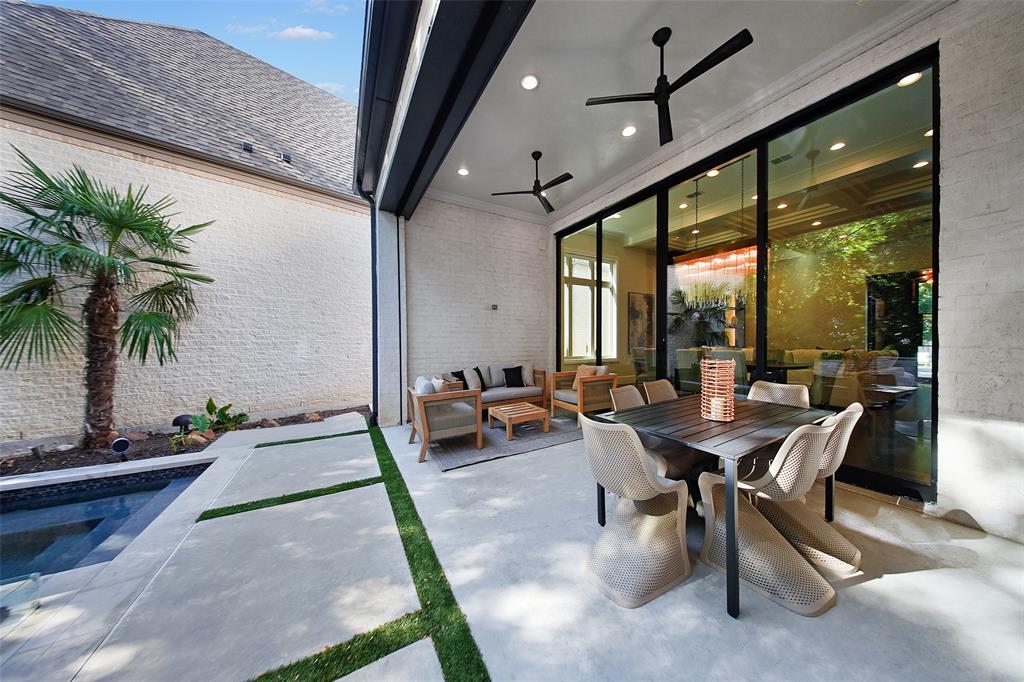 Lawn at Glen Abbey - Residential