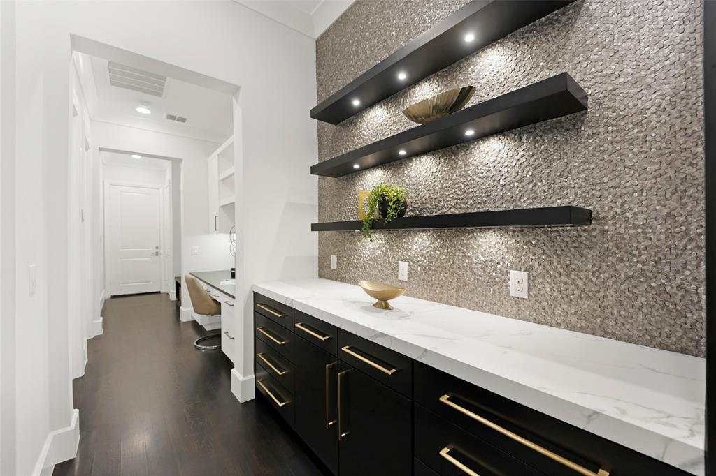 Lawn at Glen Abbey - Residential