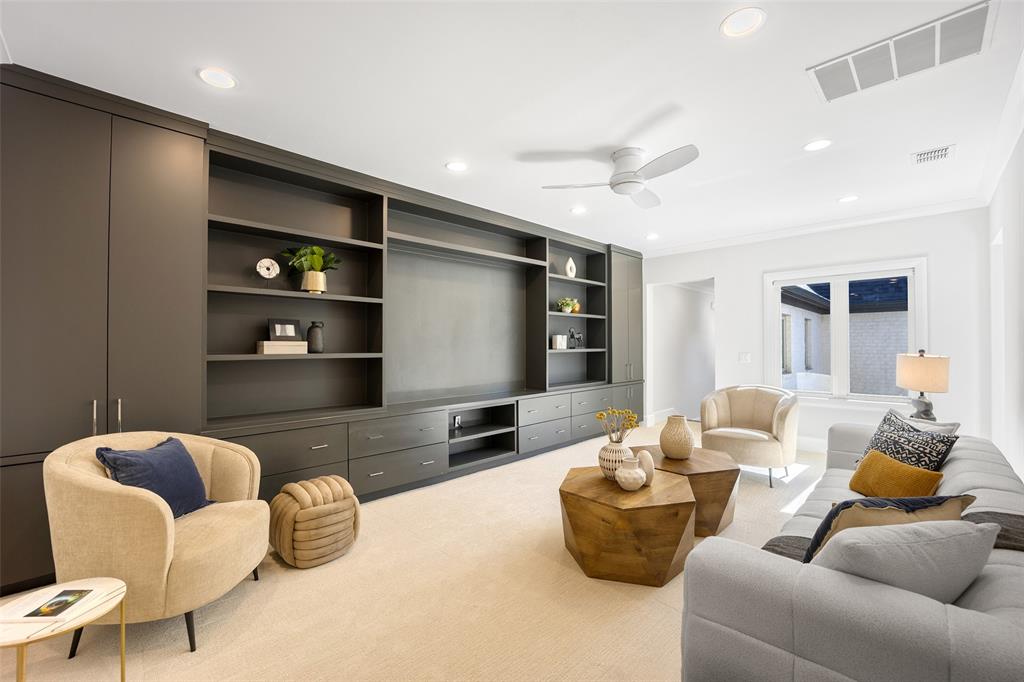 Lawn at Glen Abbey - Residential