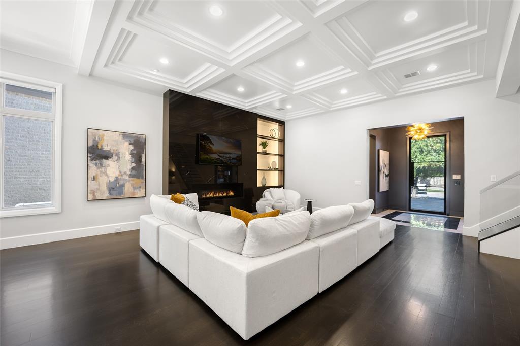 Lawn at Glen Abbey - Residential