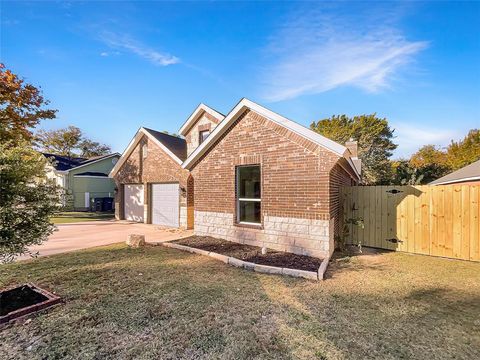 1211 Dacki Avenue Dallas TX 75211